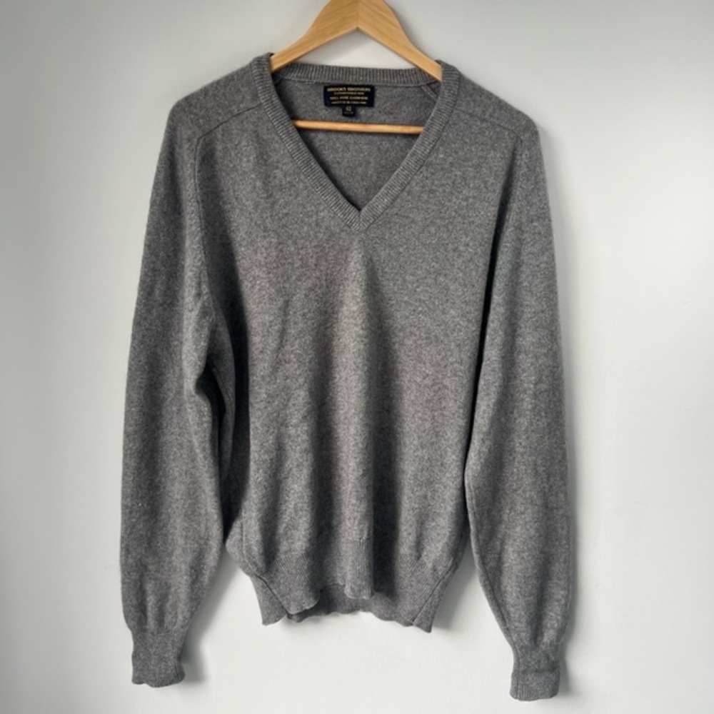 Vintage Brooks Brothers Cashmere Sweater 40 Medium V-Neck Gray Made In England
